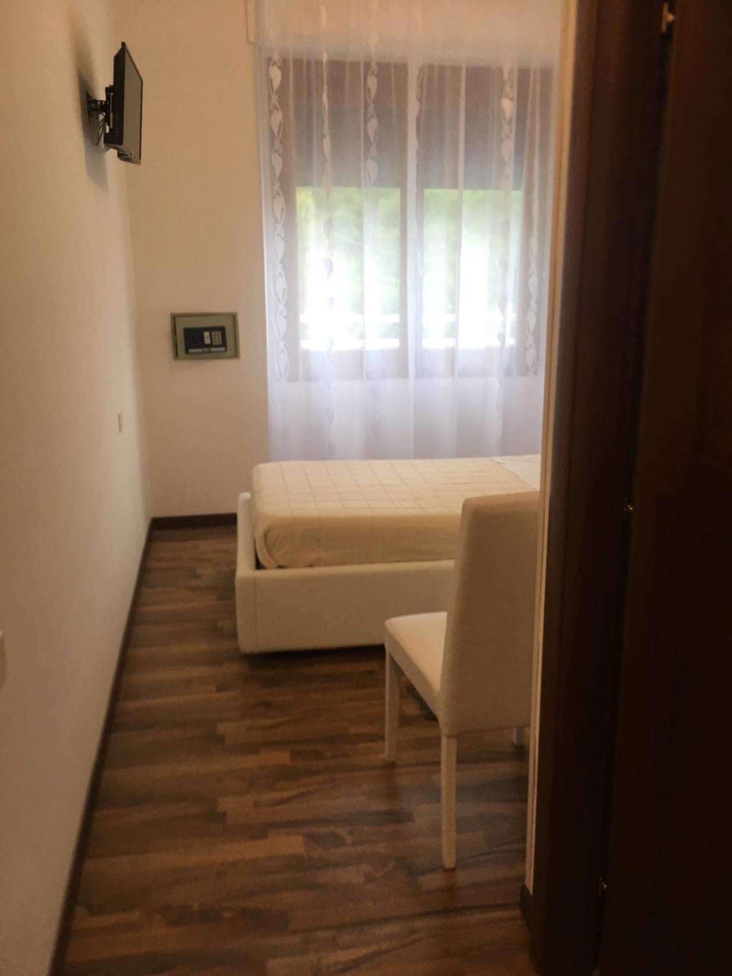 Albergo Al Lago Anfo Kültér fotó