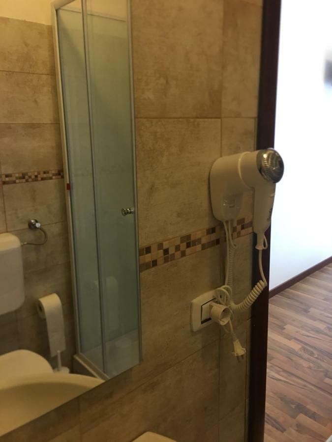 Albergo Al Lago Anfo Kültér fotó